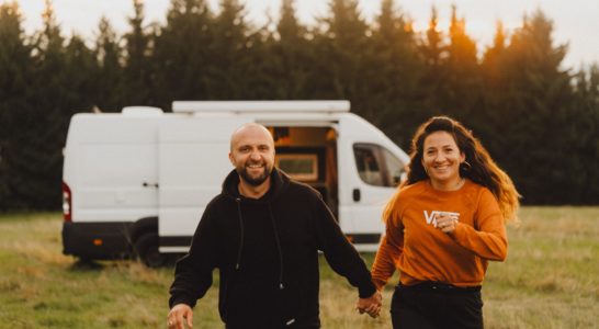 Jak urządzić mobilne biuro i pracować w podróży? Praktyczne porady od PodróżoVanie!