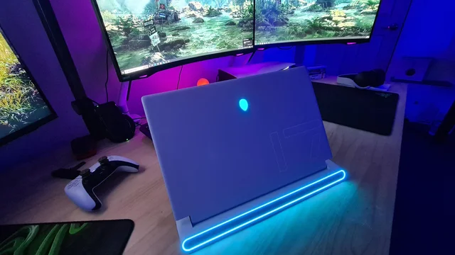 Graj z kosmiczną mocą – recenzja Alienware’a X17 R2