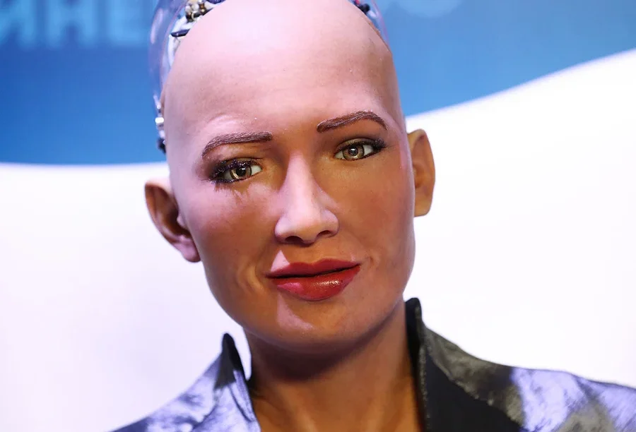 Jak (nie) zaprzyjaźnić się z robotem – zjawisko uncanny valley 